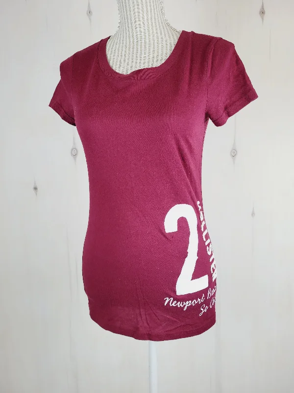 HOLLISTER MAROON TSHIRT LADIES MEDIUM PRE-LOVED-- Mesh Blend Leather Blend Suede Blend HOLLISTER MAROON TSHIRT LADIES MEDIUM PRE-LOVED-- Mesh Blend Leather Blend Suede Blend