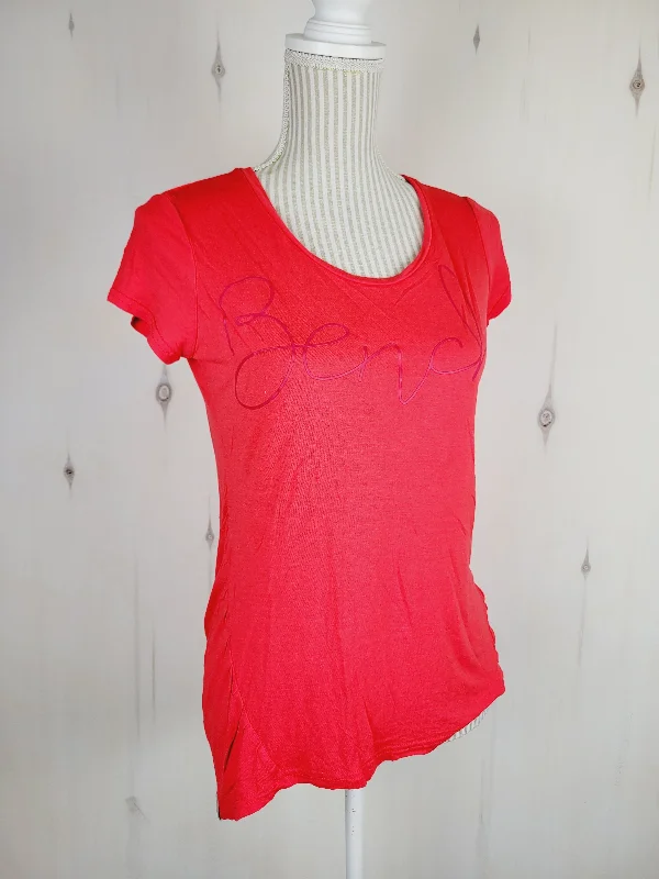 BENCH T SHIRT LADIES SMALL PRE-LOVED-- Fleece Nylon Spandex