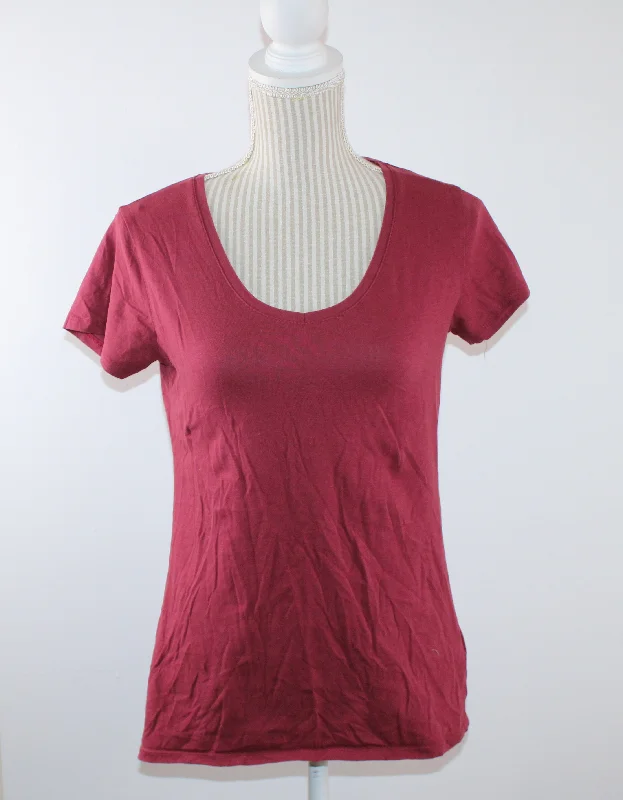 ARDENE MAROON TSHIRT LADIES MEDIUM PRE-LOVED-- Faux Fur Fabric Real Fur Fabric Shearling Fabric ARDENE MAROON TSHIRT LADIES MEDIUM PRE-LOVED-- Faux Fur Fabric Real Fur Fabric Shearling Fabric