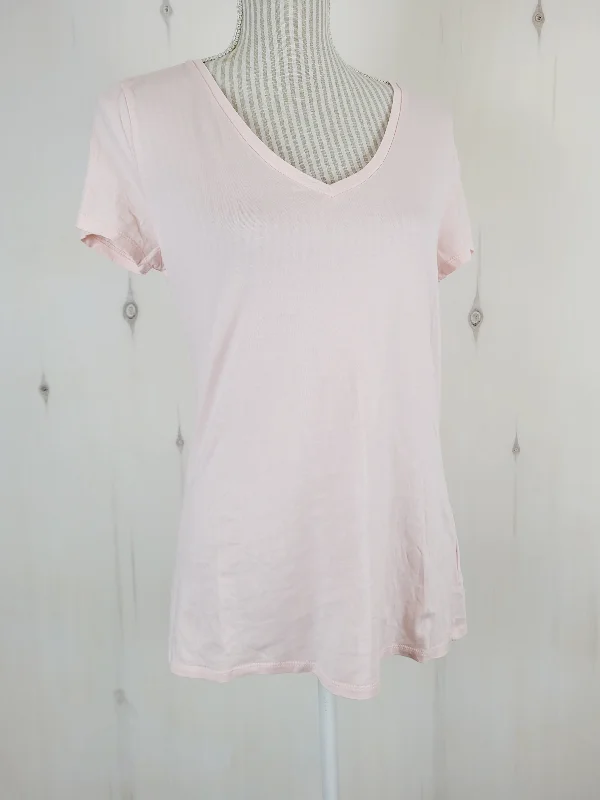 JOE FRESH PEACH VNECK TSHIRT LADIES MEDIUM PRE-LOVED-- Machine Wash Dry Clean Hand Wash JOE FRESH PEACH VNECK TSHIRT LADIES MEDIUM PRE-LOVED-- Machine Wash Dry Clean Hand Wash