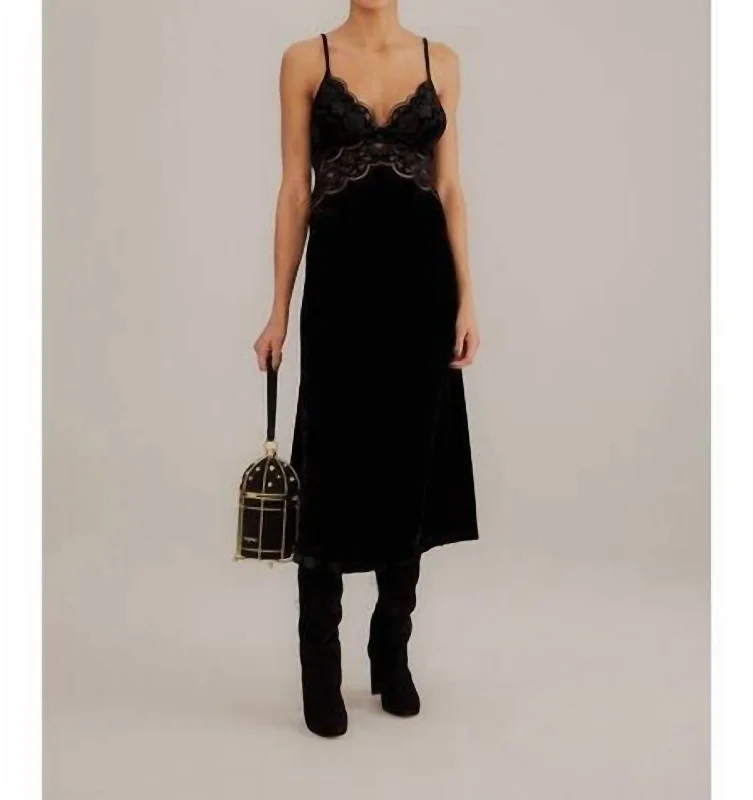Richelieu Velvet Dress In Black Tunics Stylish elegant