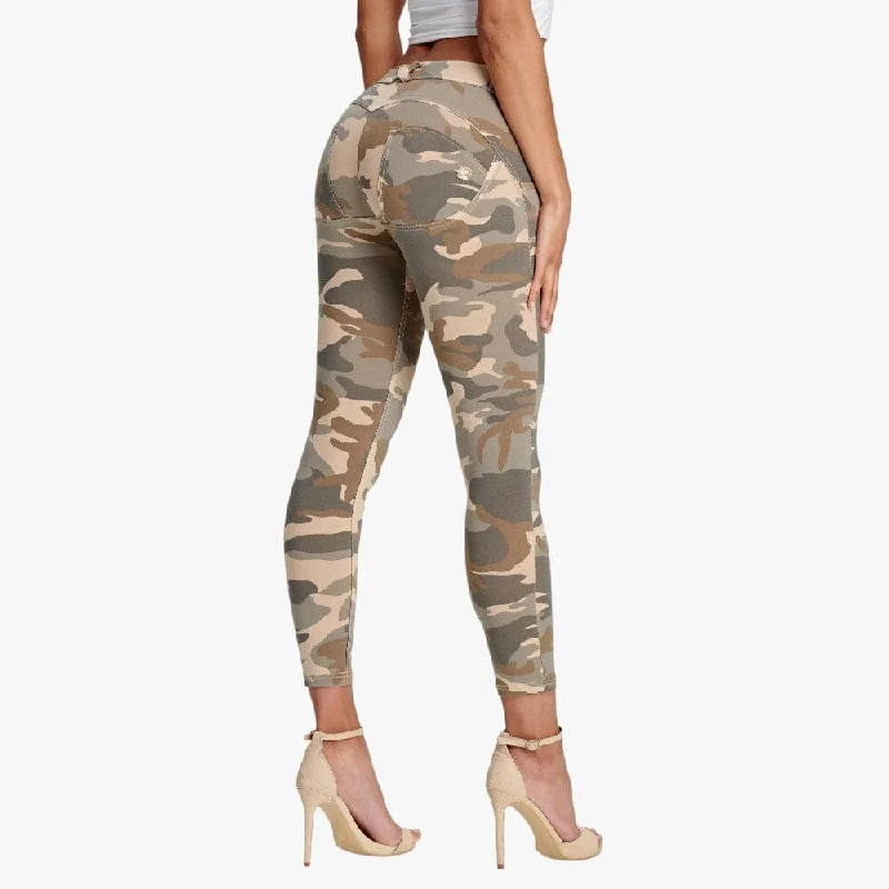 Freddy Wr.Up Superskinny Push Up 7/8 Trousers With Regular Waist Light Camo Trousers Fall Fleece Freddy Wr.Up Superskinny Push Up 7/8 Trousers With Regular Waist Light Camo Trousers Fall Fleece