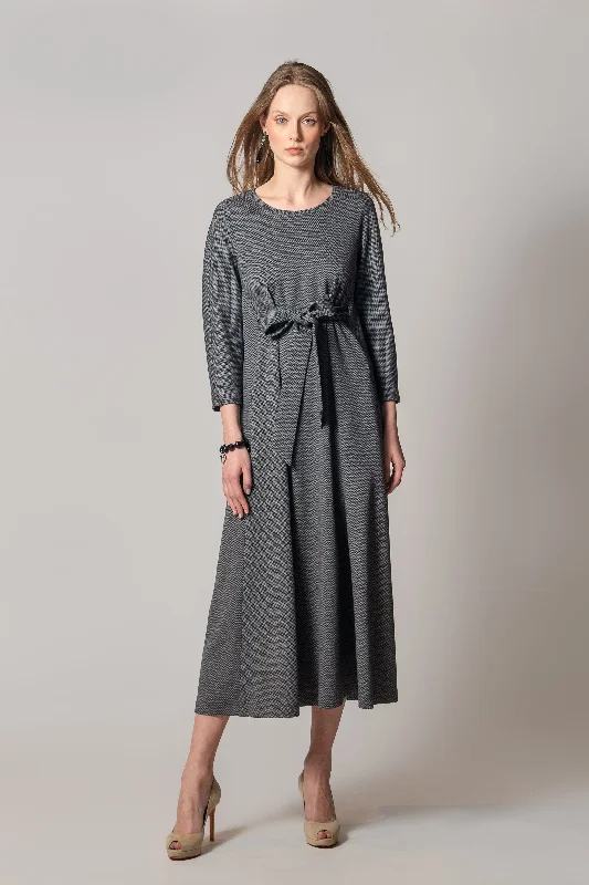 Dress "ALLEGRO MIDI SP" / Merino Wool & Cotton Jersey by Loro Piana Chic Lace Detail Midi Dress
